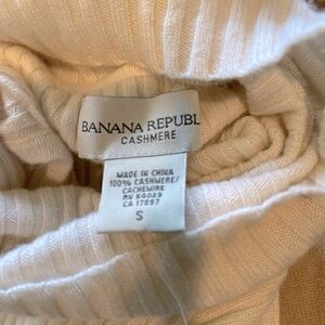 Banana Republic Ribbed Knit Sweater - Cream